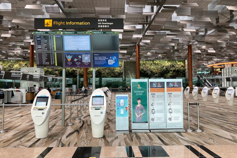 Funniest Airport Prank Goes Viral After Unexpected Reactions From Strangers