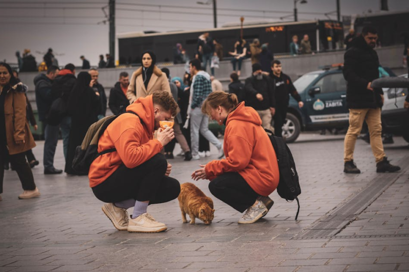 People Met Their “Twin” in Public, What Happened Next Was Pure Confusion