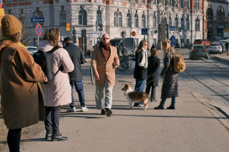 8 Habits That Can Make American Tourists Stand Out, According to European Travelers